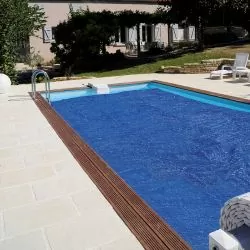 Bâche à bulles prédécoupée rectangulaire non bordée - toute piscine Bâche à bulles prédécoupée rectangulaire non bordée - toute piscine