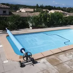 Bâche à bulles rectangulaire SolGuard+ rectangulaire bordée sur le tout le périmètre