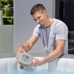 Electrolyseur flottant Bestway Lay-Z-spa pour mini-piscine et spa