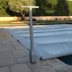 Enrouleur motorisé iScoot APF pour bâche à barres Enrouleur motorisé iScoot APF pour bâche à barres