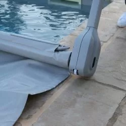 Enrouleur motorisé iScoot APF pour bâche à barres Enrouleur motorisé iScoot APF pour bâche à barres