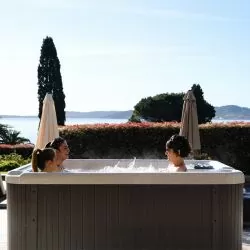 Spa Bestway acrylique rigide 3 places