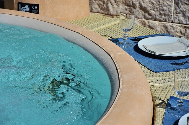 Spa Jacuzzi sur une belle terrasse