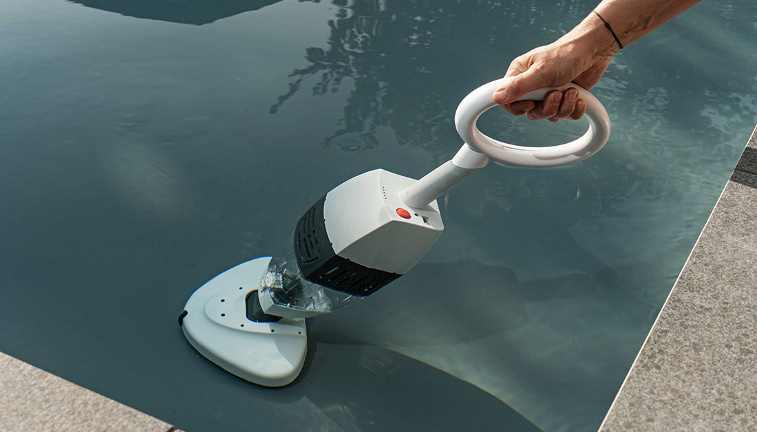 Manche télescopique de la gamme Shark, à connecter à un balai piscine