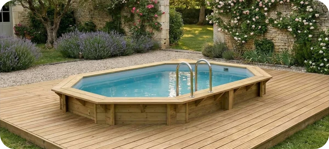 Piscine bois ovale Altanka 4,30 x 3,00 h1,31m dans un jardin