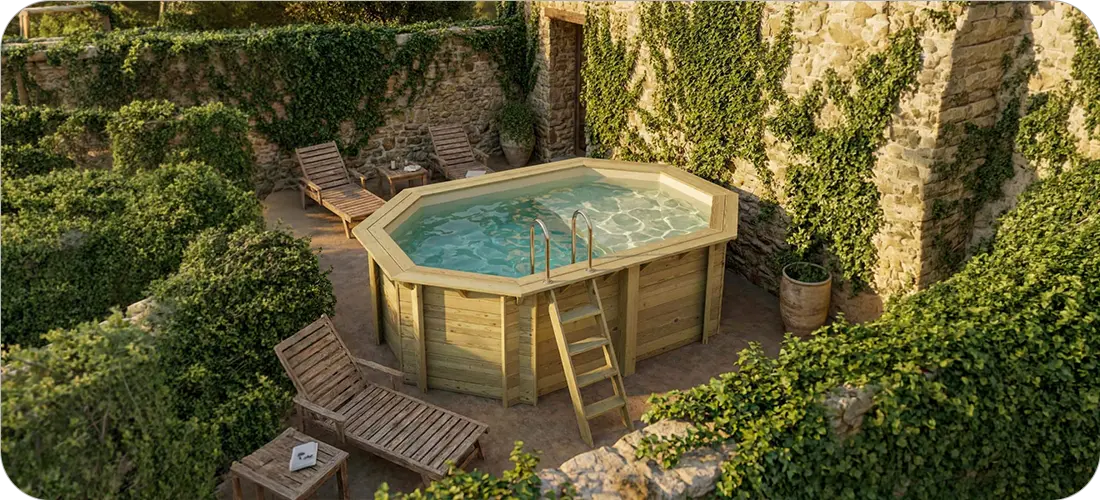 Piscine bois ovale avec plage immergée Altanka Nemo 4,30 x 3,00 h1,31m sur une terrasse