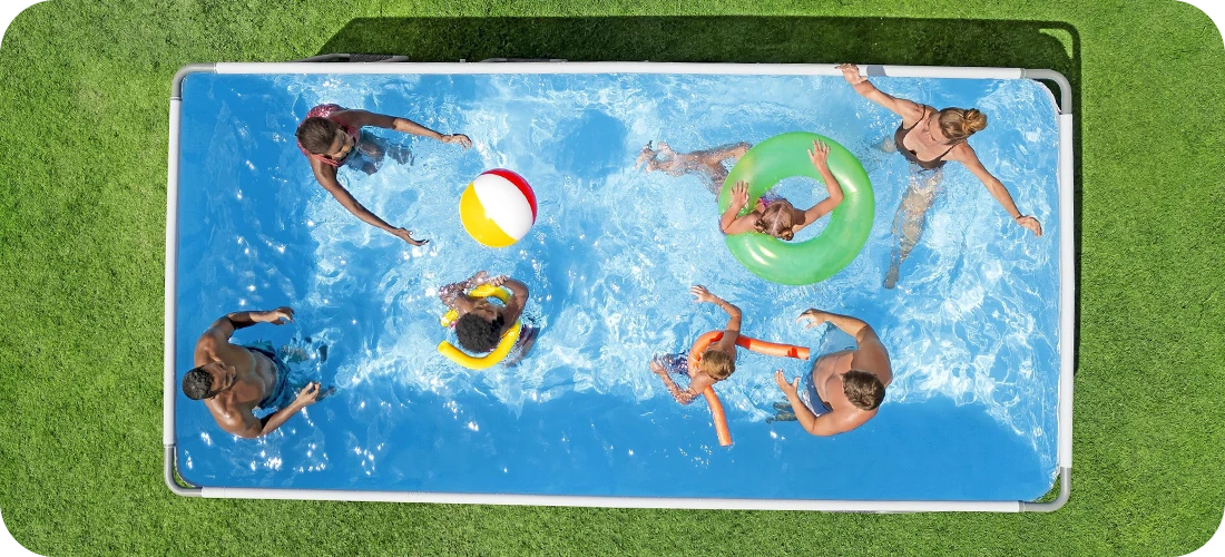 Piscine Bestway rectangulaire Steel Pro Max Splashview 4,88 x 2,44 x h1,22m en situation