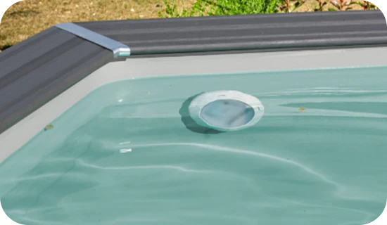 Option projecteur Led blanc pour piscine bois composite Avant Garde Nova